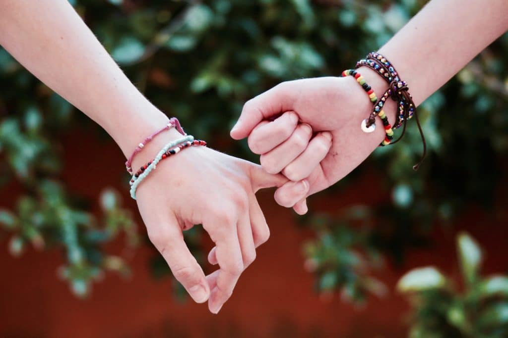 kindness activities friendship bracelets 